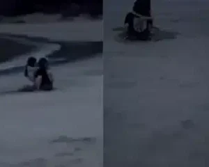 Cặp đôi nứng lồn đụ nhau ngày tại bãi biển giữa chốn đông người