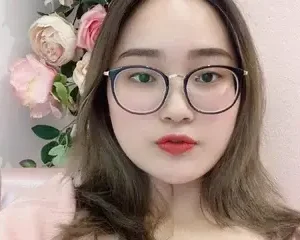 Cô gái 4 mắt anh em đang tìm kiếm với skill siêu đỉnh