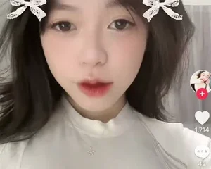 Cực phẩm mới nớn Nguyễn Huyền Trang 2k6 idol tiktok