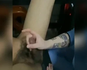 Đang chơi game em bồ lại đòi bú cu