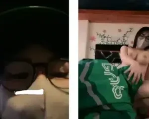 Em gái kính cận nứng lồn gạ anh tài xế grab vào khách sạn chịch nhau