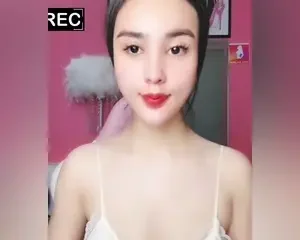 Em gái xinh xắn show hàng mỗi tội vú hơi bé – jenny_baby