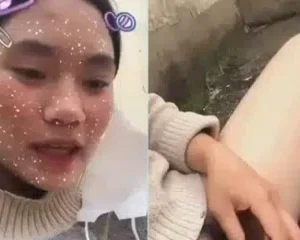 Em là con chó cái damdang lúc nào cũng thèm cu của anh