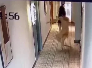 Không chịu được nhiệt em gái gọi bỏ của cháy lấy người nhưng bất thành