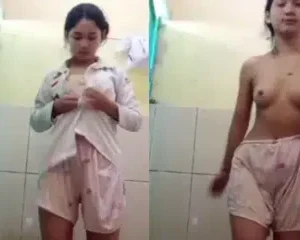 Mấy cháu khăn quàng đỏ sở thích show bím cho các bạn cùng lớp xem