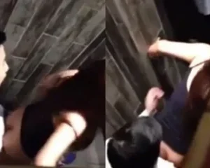 Quay lén đồng nghiệp lén lút địt nhau trong nhà vệ sinh
