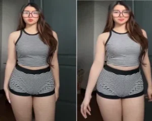 Sex VN em gái chubby kính cận dập dìu trong nền nhạc mờ ảo