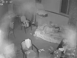 [SỐC] Bố dượng chơi cả mẹ lẫn con gái nuôi