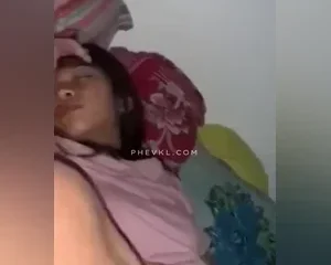 Thanh niên địt lén em họ đang ngủ say