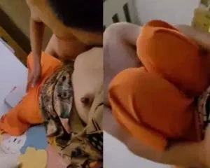 Trả bài mỗi tối với cô giáo trong bộ áo dài