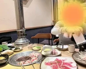 Xuất tinh vào lồn bé Sale ô tô 2k1 – Phần 6