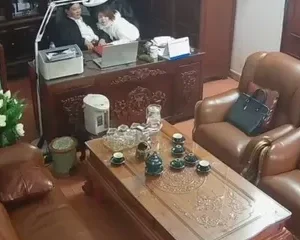 Hiệu trưởng Hải Hậu lộ cam lếu lều các nữ phụ huynh để nâng điểm cho con